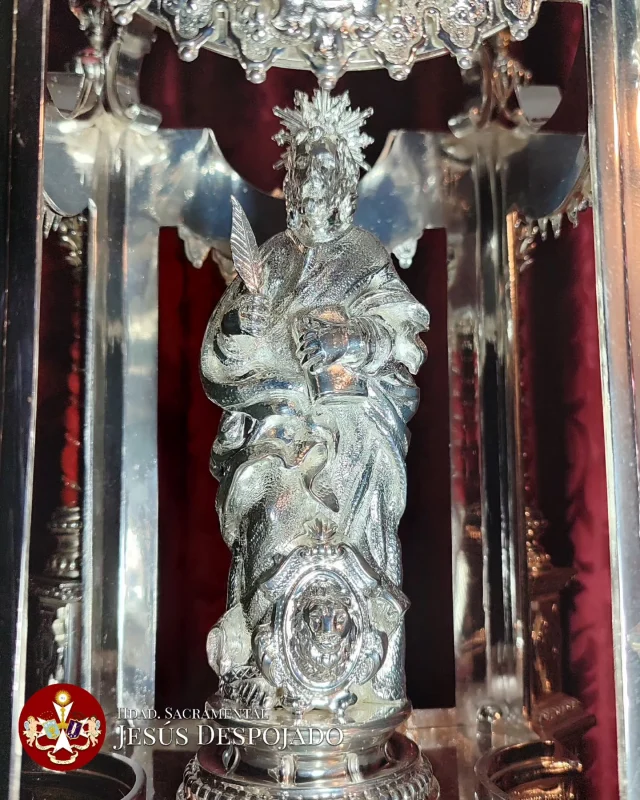 SAN MARCOS 

Hoy, 25 de Abril, es la festividad litúrgica del Evangelista San Marcos.

Dentro del cortejo de cada Domingo de Ramos tenemos varias representaciones de él, en esta ocasión os presentamos la imagen que se encuentra dentro del templete del cirial del paso de misterio

"Para los hombres esto es imposible, pero para Dios no; porque con Dios todo es posible.” Mc 10, 27

#SacramentalDespojado #DespojadoGranada #Despojado #DulceNombre #SanJuanEvagelista #25deabril #SanMarcos #Evangelista #Biblia #Orfebreria #Templete #Cirial #Domingo #DomingodeRamos #SemanaSanta #SemanaSantaGranada #Spain #España #Andalucia