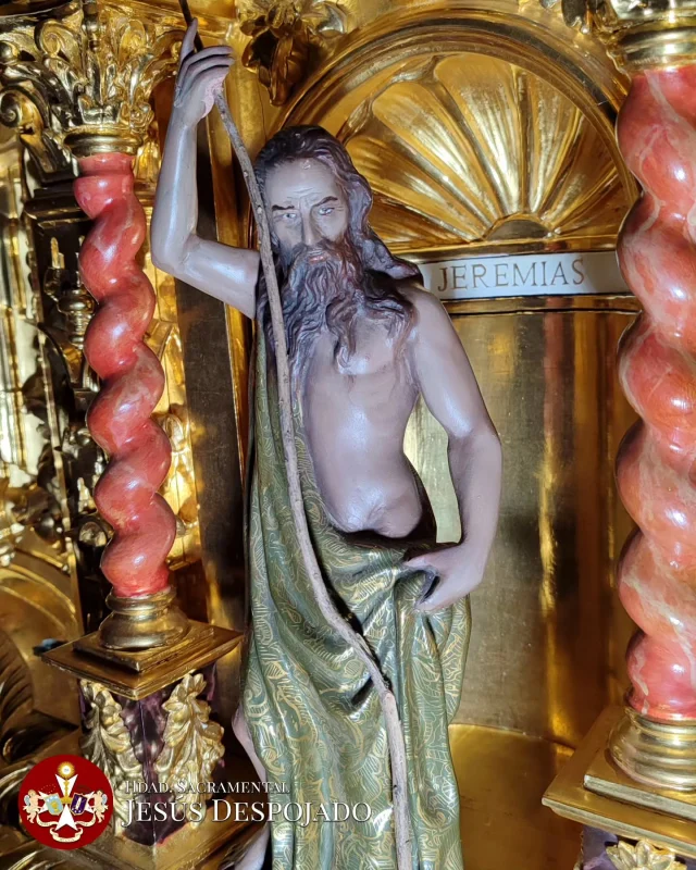 JEREMÍAS 

Hoy, 1 de Mayo, es la festividad litúrgica del Profeta Jeremías, cuya imagen se encuentra presidiendo una de las hornacinas del canasto de nuestro paso de misterio.

"Esto dice el Señor:" "todos tus enemigos serán desterrados; tus saqueadores serán saqueados, los que te despojan serán despojados"
Jr 30,12. 30,16

#SacramentalDespojado #DespojadoGranada #Despojado #DulceNombre #SanJuanEvagelista #1demayo #Jeremias #Profeta #Biblia #Imagen #Hornacina #Capilla #Domingo #DomingodeRamos #SemanaSanta #SemanaSantaGranada #Spain #España #Andalucia