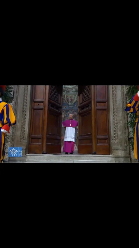 ACTUALIDAD
Extra omnes!

Con estas palabras se ordena el cierre de la Capilla Sixtina y comienza el Cónclave: el momento en que los cardenales, en aislamiento, se reúnen para discernir al nuevo Sucesor de San Pedro.

Como Hermandad, nos unimos en oración al Arzobispado de Granada y a toda la Iglesia, pidiendo al Espíritu Santo que ilumine a los electores y fortalezca al futuro Papa en su misión de guiar a la Santa Madre Iglesia.

Que el Señor inspire sabiduría, humildad y entrega en este momento clave para la cristiandad.

#SacramentalDespojado #DespojadoGranada #Despojado #DulceNombre #SanJuanEvangelista #Figares #ExtraOmnes #Conclave #CapillaSixtina #Vaticano  #SucesordePedro #EspirituSanto