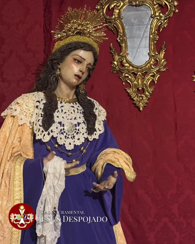 VESTIMENTAS
Pascua

Santa María Magdalena se presenta vestida para este tiempo de Pascua.

En esta ocasión estrena un broche, un colgante en forma de tarro de las esencias, el anillo y un collar dorado.
 
Vestidor: Esteban Cruz

#SacramentalDespojado #DespojadoGranada #Despojado #DulceNombre #SanJuanEvangelista #SantaMariaMagdalena #Vestimenta #Pascua #Figares #Domingo #DomingodeRamos  #SemanaSanta #SemanaSantaGranada #Granada #Spain #España #Andalucia