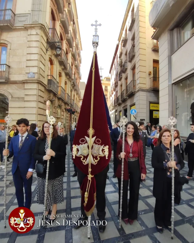 ACTUALIDAD

A primera hora de esta tarde, una representación de la Hermandad ha acompañado a la Cofradía  @silenciogranada con motivo de su Centenario Fundacional.

#SacramentalDespojado #DespojadoGranada #Despojado #DulceNombre #SanJuanEvangelista #Figares #SilencioGranada #Centenario #Domingo #DomingodeRamos  #SemanaSanta #SemanaSantaGranada #Granada #Spain #España #Andalucia