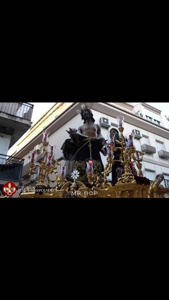 SE DESPOJO DE SU RANGO 

Recordamos el último Domingo de Ramos que Jesús Despojado pasó por la calle San Antón, saludando al Sagrado Protector de Granada.

Foto: @mrbop10

#SacramentalDespojado #DespojadoGranada #Despojado #DulceNombre #SanJuanEvagelista #Sedespojódesurango #SoyParaGranada #SagradasVestiduras #SanAnton #SagradoProtector #Figares #Domingo #DomingodeRamos #SemanaSanta #SemanaSantaGranada #Granada #Spain #España #Andalucia #reel