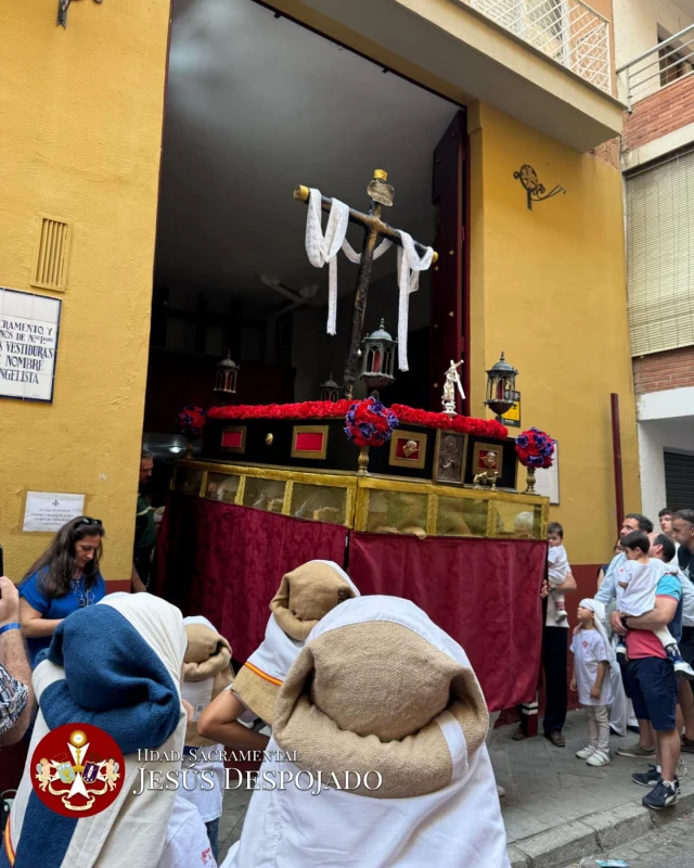 CRUZ INFANTIL
Salida

En la tarde de ayer vivimos una jornada entrañable con la salida de la Cruz Infantil de la Hermandad. Una cita especial en la que los más pequeños se convierten en los verdaderos protagonistas.

Con ilusión y respeto, nuestros jóvenes cofrades aprendieron saliendo como acólitos, costaleros, portando insignias o llevando cirios. Un hermoso comienzo para quienes serán el futuro de nuestra Hermandad.

#SacramentalDespojado #DespojadoGranada #Despojado #DulceNombre #SanJuanEvagelista #Costalero #Iguala #Ensayo #Procesion #CruzInfantil #CruzdeMayo #Cruz2025 #Figares #Domingo #DomingodeRamos #SemanaSanta #SemanaSantaGranada #Granada #Spain #España #Andalucia